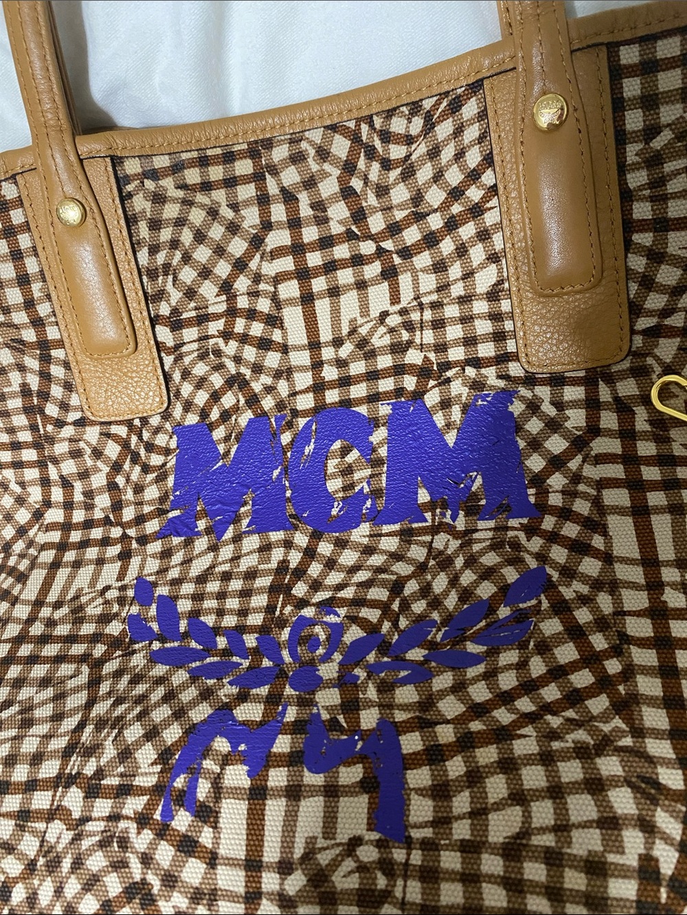 Women’s MCM reversible shoulder bag in Cognac - Picture 3 of 11